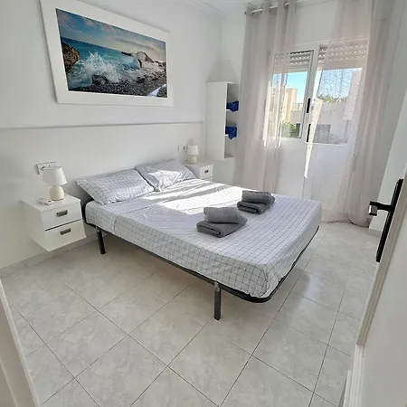 With Big Swimming Pool In La Mata, Torrevieja Apartmán *